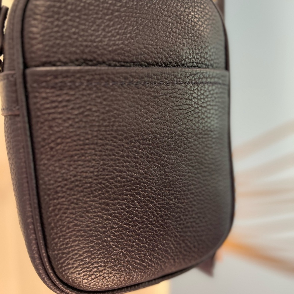 Stylish Navy Leather Crossbody Bag with Gold Hardware NWT - Picture 4 of 7